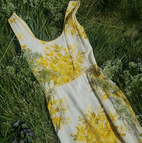 Sexy Sixties Style Pencil Dress for Parties - Picture 2 of 13